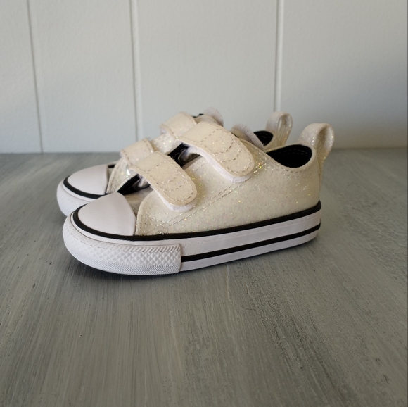 Converse Chuck Taylor All Star 2V Winter Glitter Sneakers Baby Girls Size 5 - Picture 1 of 14